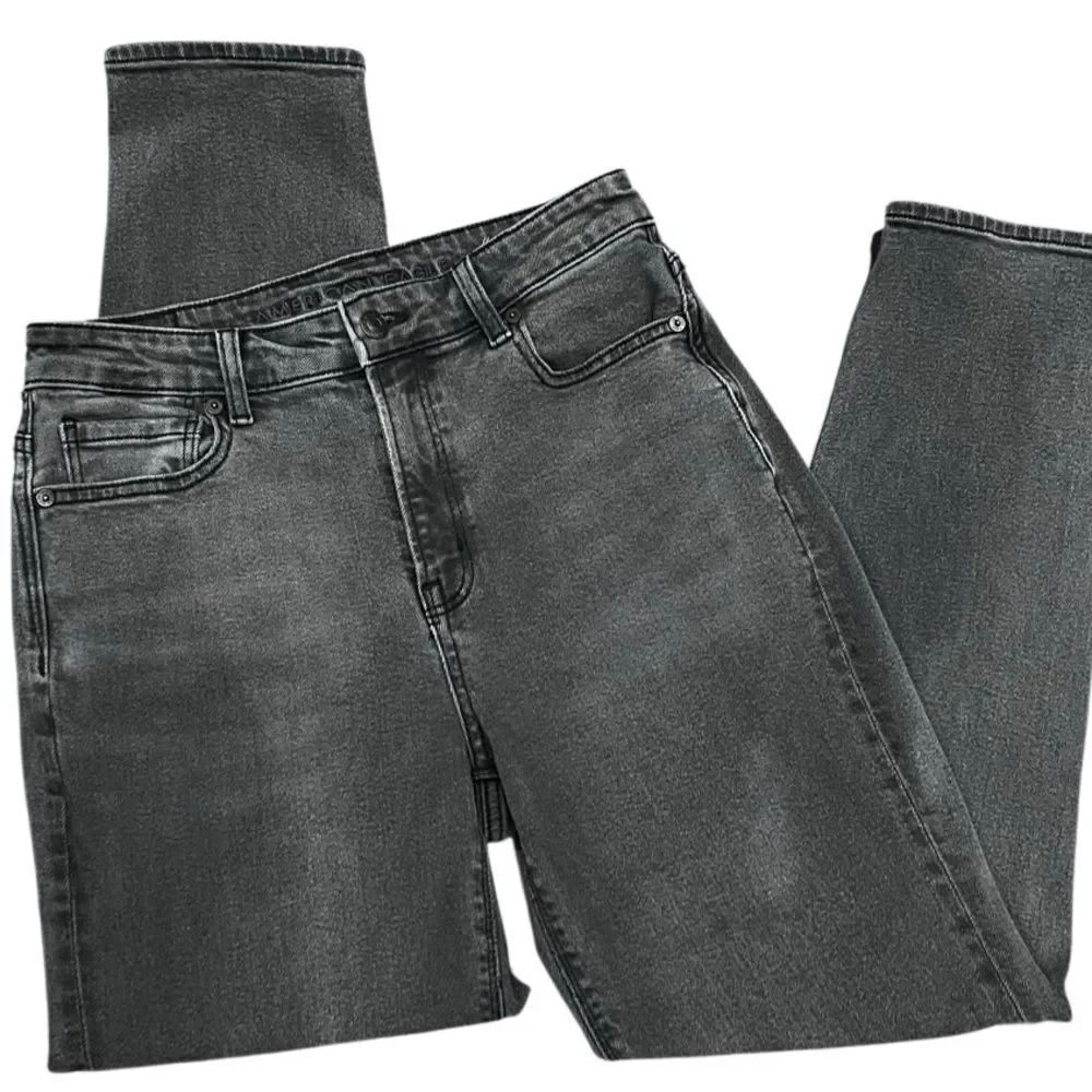 American Eagle Outfitters High Rise Mom Jeans Black Wash Size 4